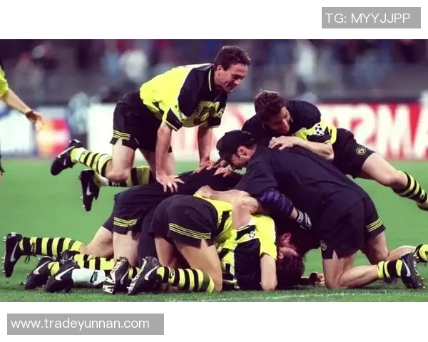 意甲激战尤文图斯与多特蒙德战平补时争议进球引发全场沸腾 意甲激战尤文图斯与多特蒙德战平补时争议进球引发全场沸腾